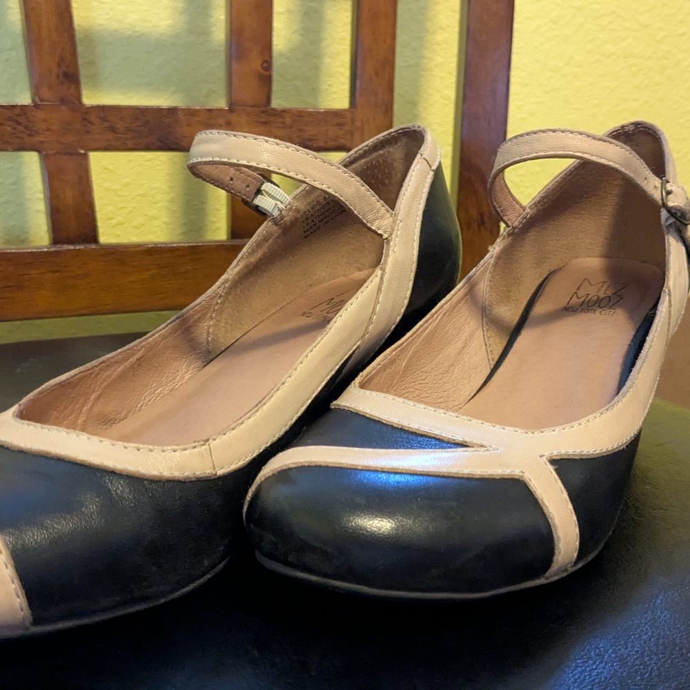 Miz Mooz Women's Black and Cream Mary Jane Shoes